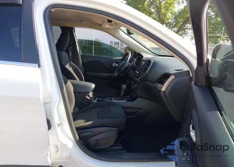 2016 Jeep Cherokee Latitude z USA, uszkodzony, nr VIN 1C4PJMCB7GW371955